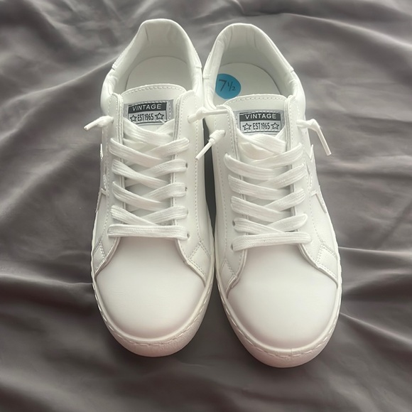Vintage America Shoes - Brand new - never worn - white sneakers size 7.5